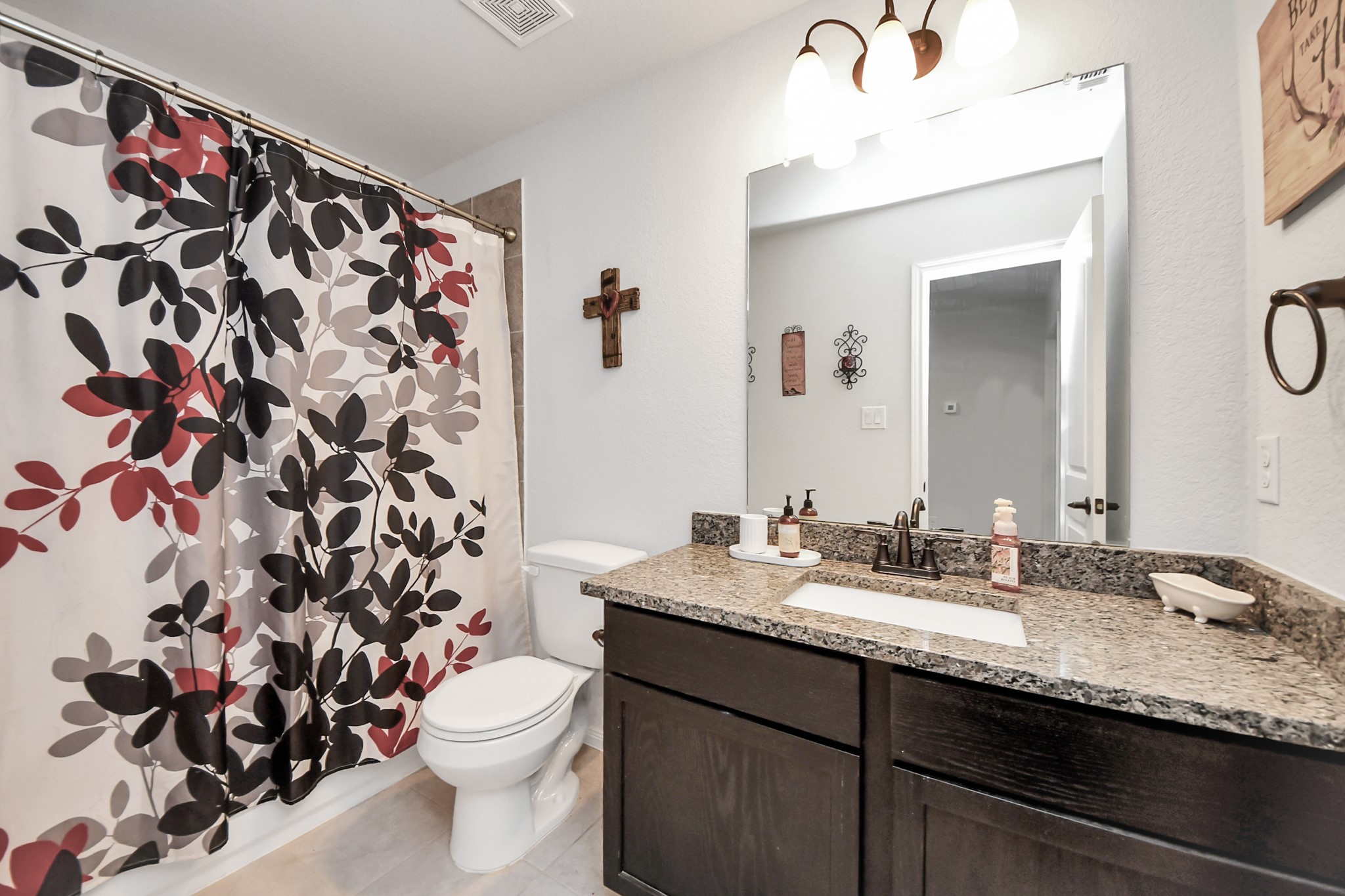 15291 Arrowhead Loop West Willis, TX 77378 - Photo 16 of 28 Second full bathroom upstairs.