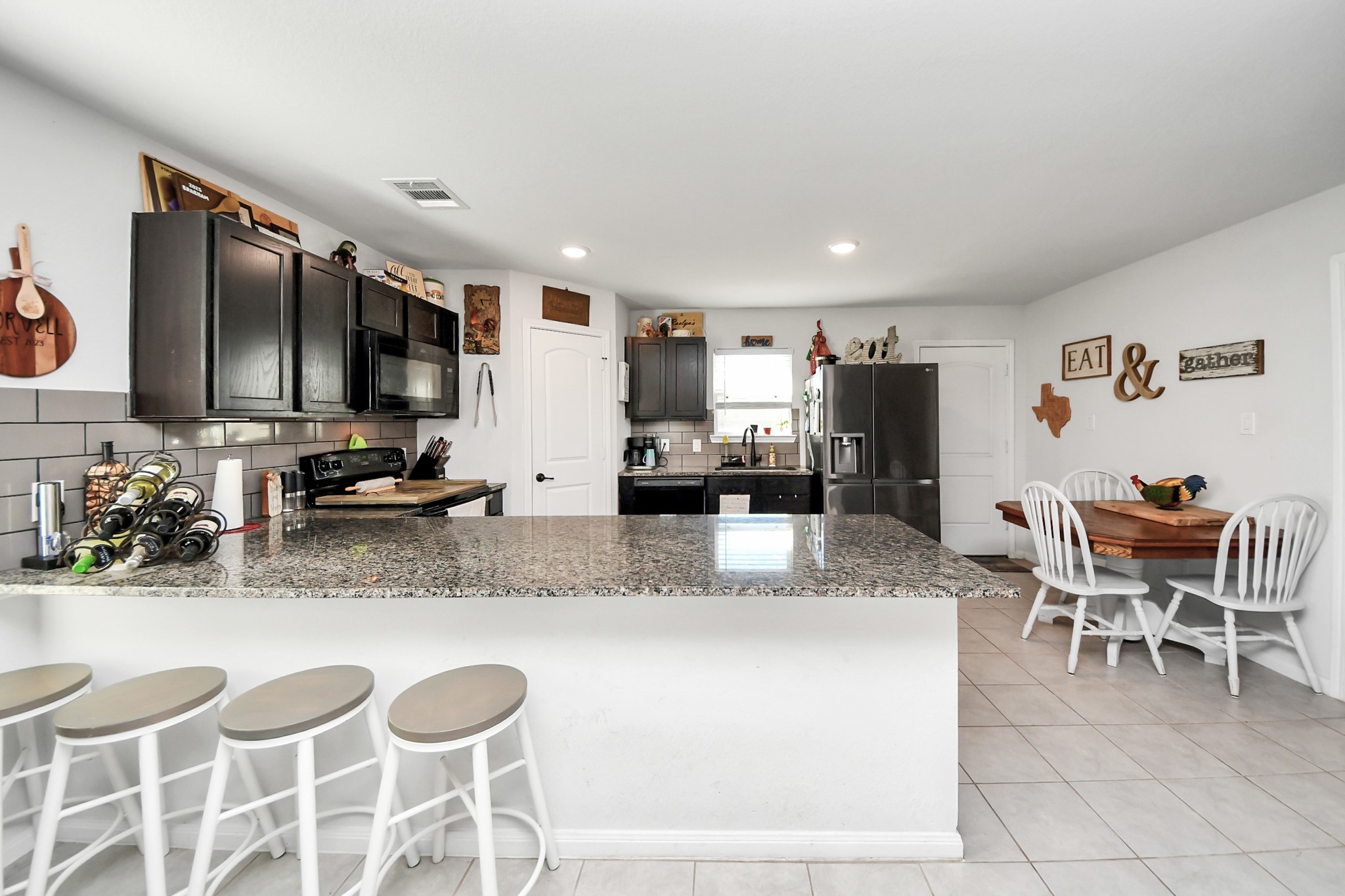 15291 Arrowhead Loop West Willis, TX 77378 - Photo 10 of 28 open Kitchen with breakfast bar and a dinning combo