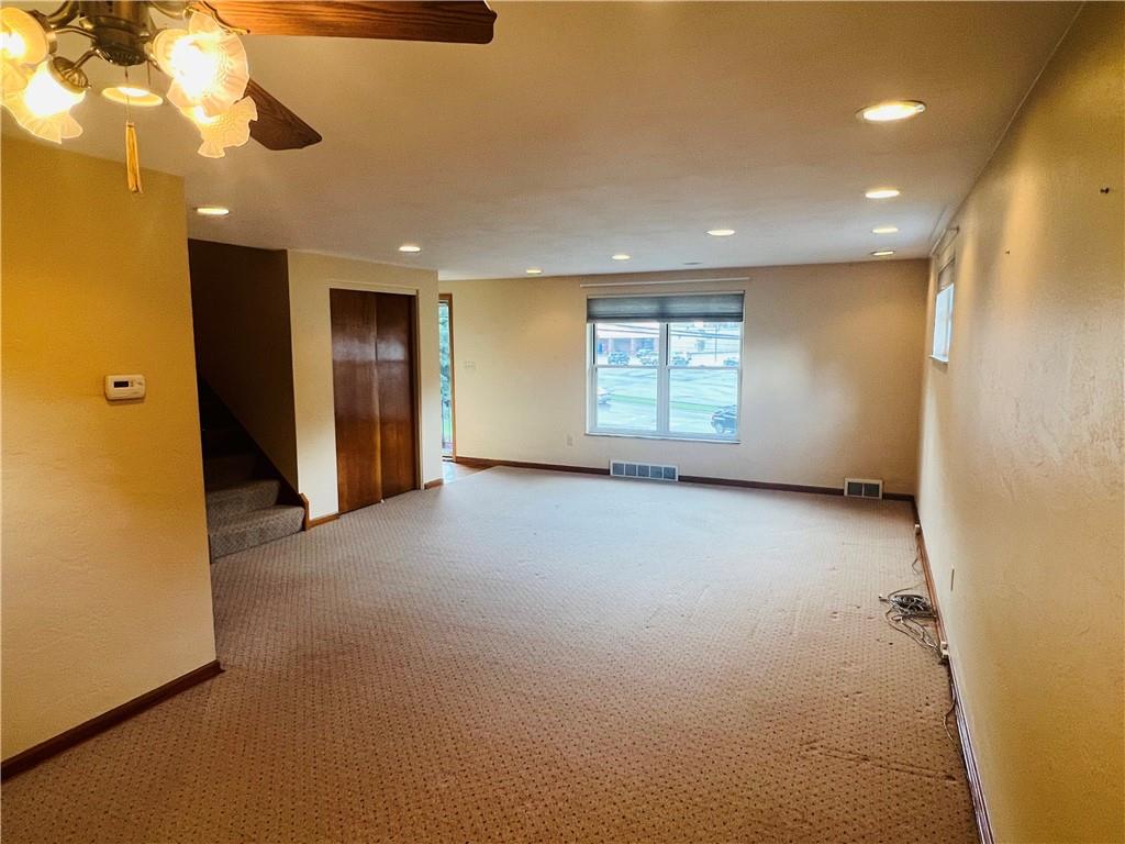 988 Roland Road Pittsburgh, PA 15221 - Photo 4 of 20 Gallery Image 4