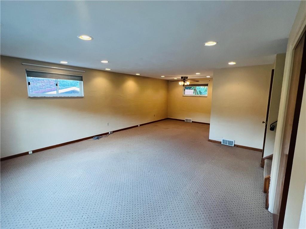 988 Roland Road Pittsburgh, PA 15221 - Photo 6 of 20 Gallery Image 6