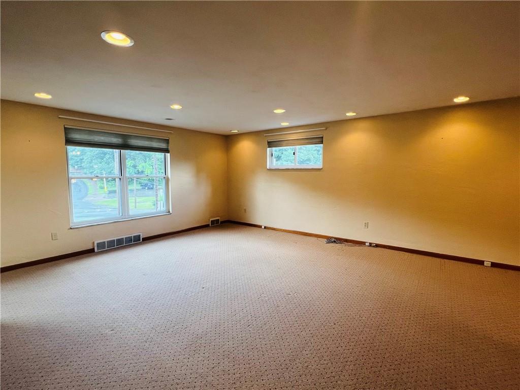 988 Roland Road Pittsburgh, PA 15221 - Photo 7 of 20 Gallery Image 7