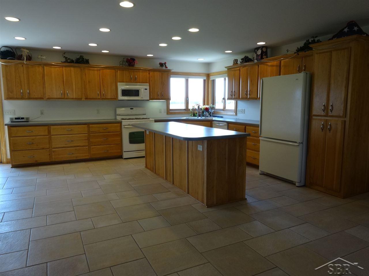 6539 McCarty Road Saginaw, MI 48603 - Photo 5 of 17 31241757-4.JPG