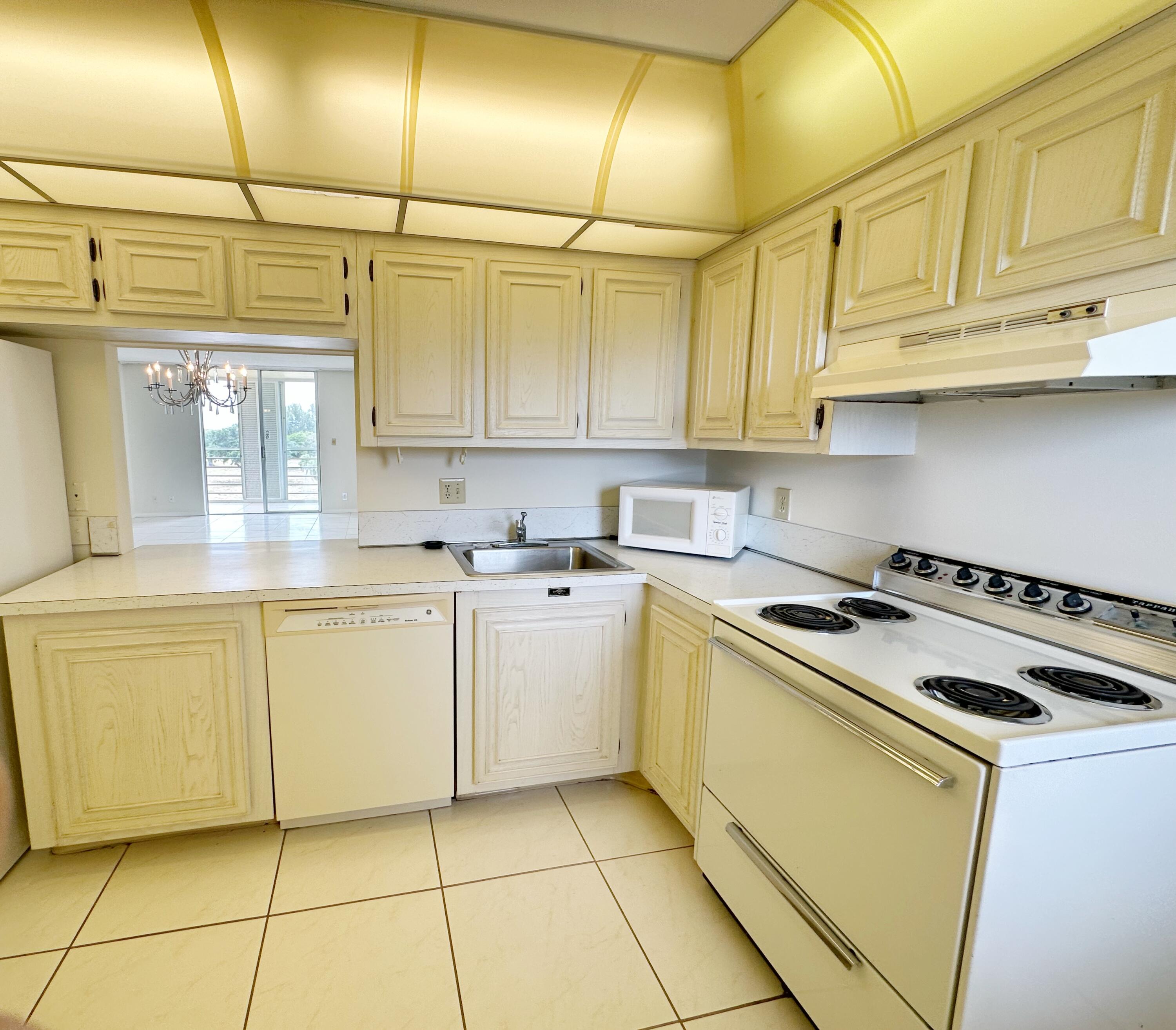 5201 Northwest 2nd Avenue, Unit PHJ Boca Raton, FL 33487 - Photo 12 of 29 A8969448-2601-4CF8-81F9-64B22912D4AA