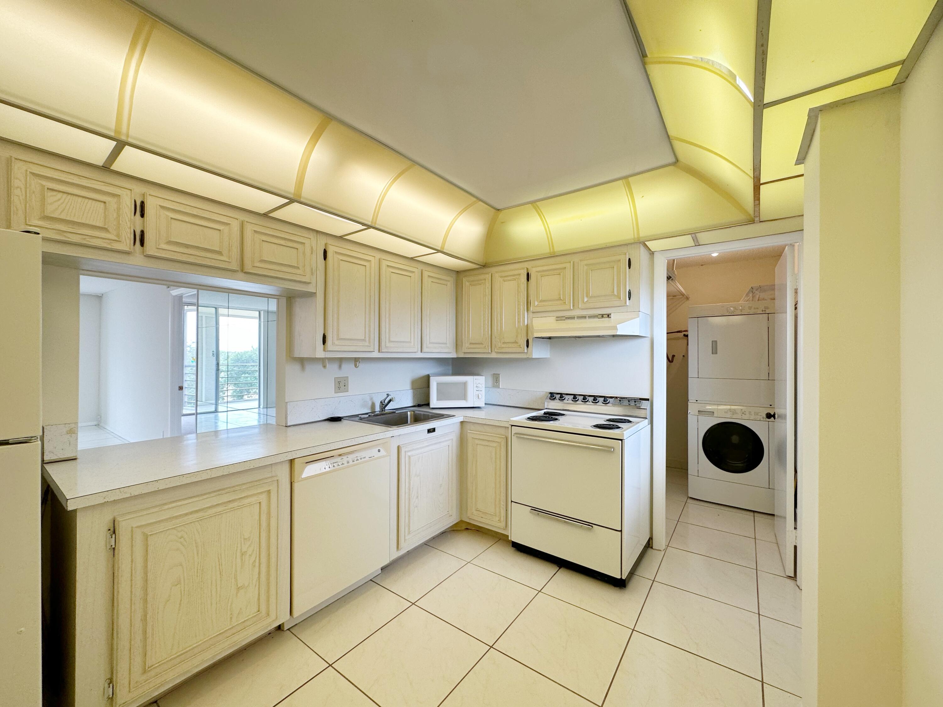 5201 Northwest 2nd Avenue, Unit PHJ Boca Raton, FL 33487 - Photo 13 of 29 2F8D8BF1-F00A-4CEE-AEDC-78DEB6DE10D5