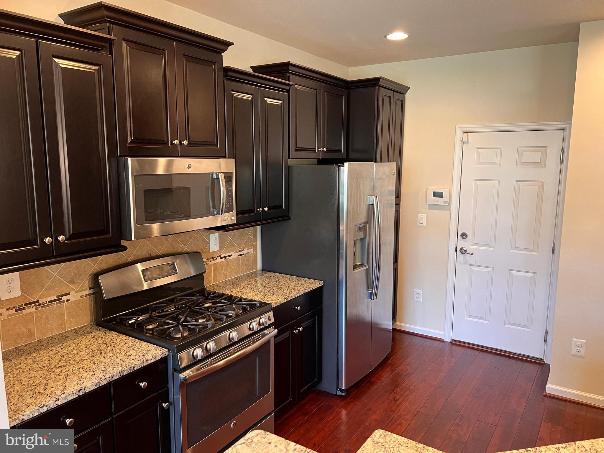 42592 Sunset Ridge Square Ashburn, VA 20148 - Photo 5 of 28