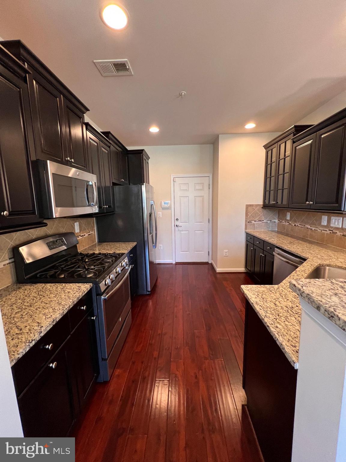 42592 Sunset Ridge Square Ashburn, VA 20148 - Photo 6 of 28