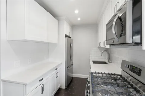 $449,000 | 107 15th Street, Unit E2, Garden City, NY 11530