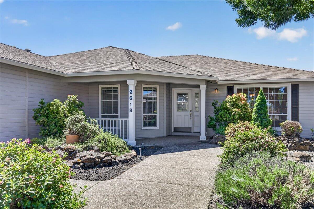 2618 Rabun Way Central Point, OR 97502 - Photo 6 of 42 front view of a house with potted plants
