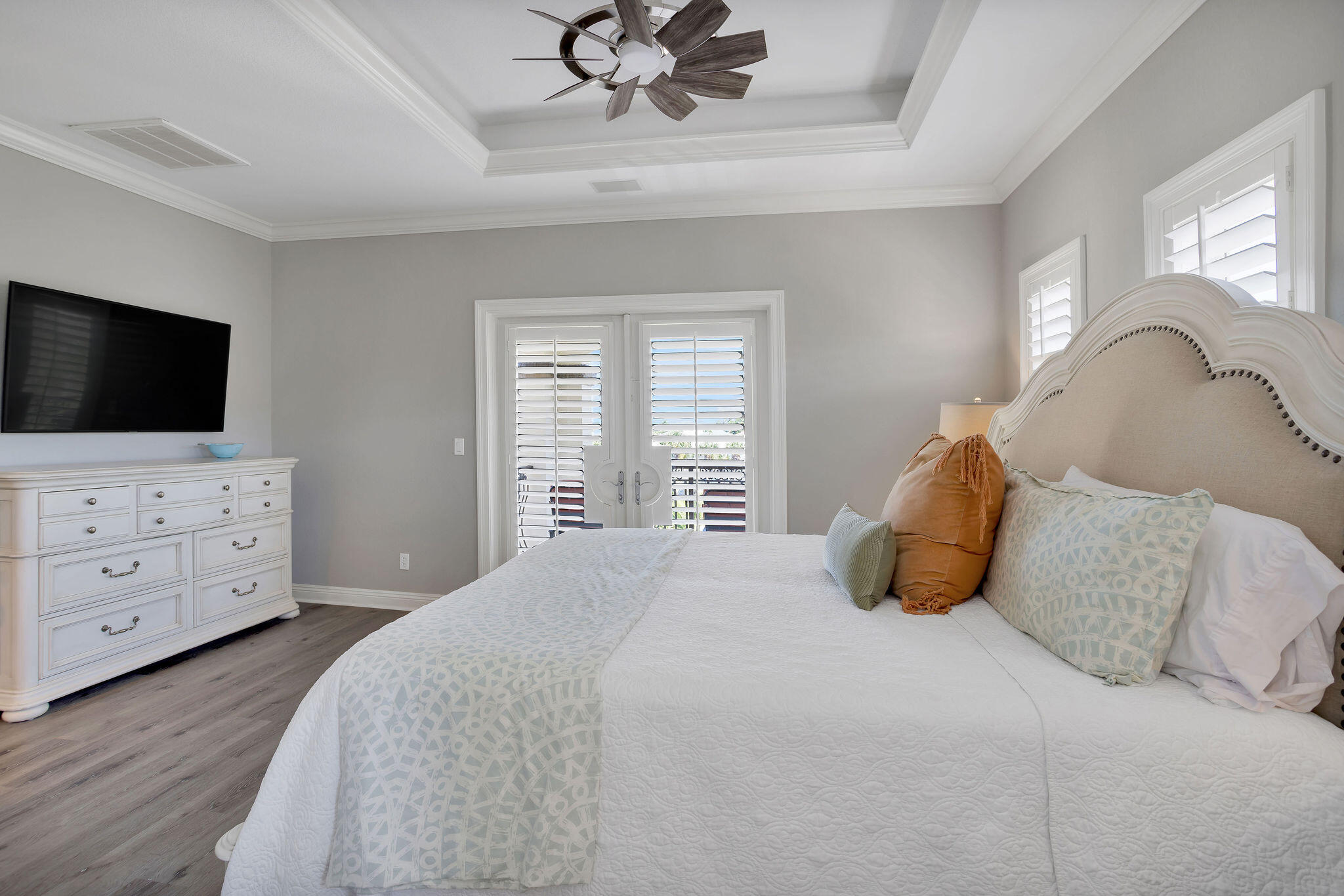 4713 Ocean Boulevard Destin, FL 32541 - Photo 61 of 90 a bedroom with a bed and a flat screen tv