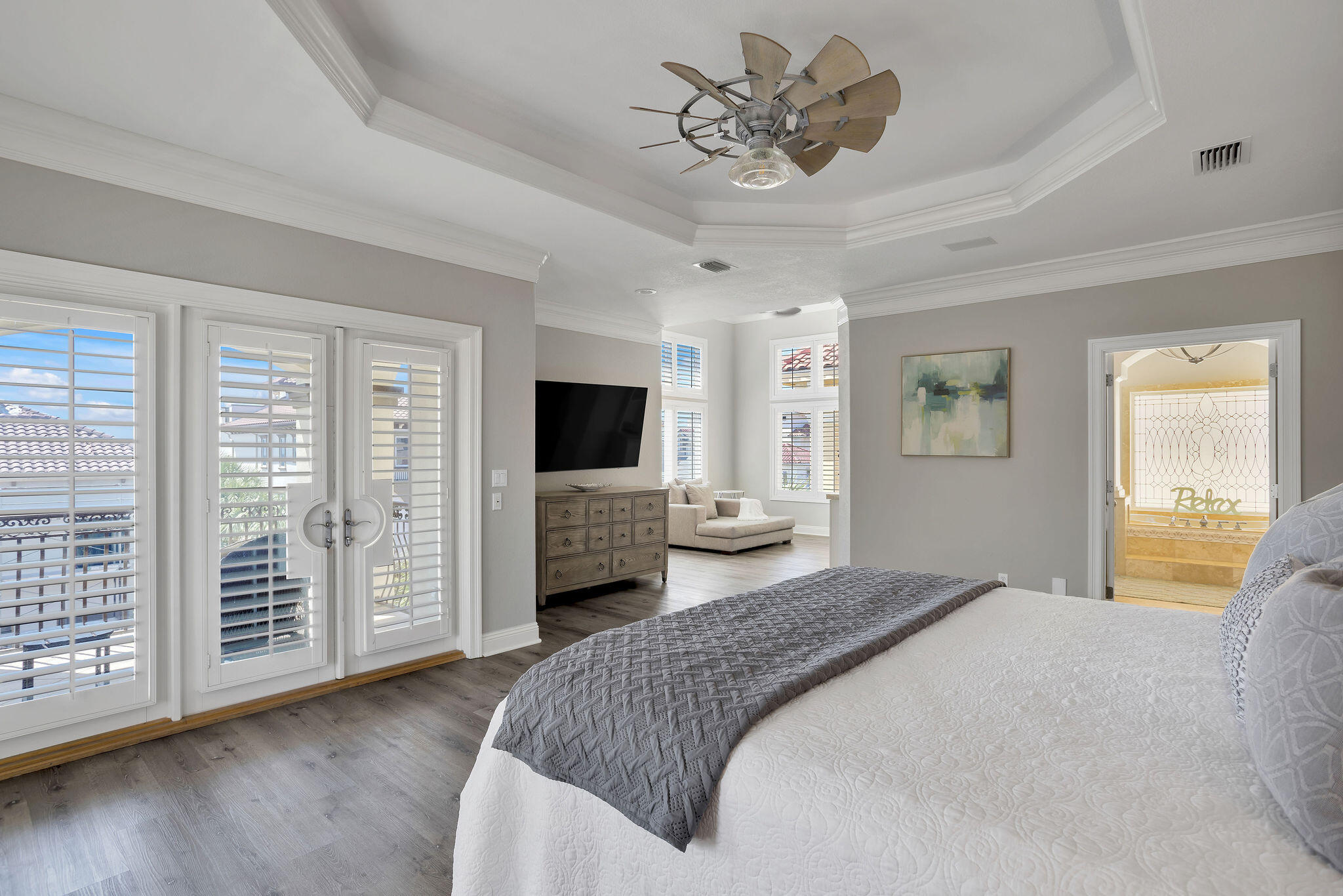 4713 Ocean Boulevard Destin, FL 32541 - Photo 66 of 90 a spacious bedroom with a bed and a flat screen television