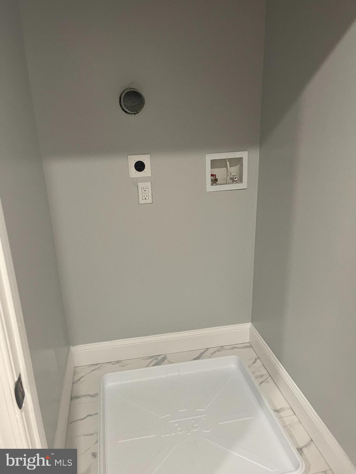 2806 Riggs Avenue Baltimore, MD 21216 - Photo 2 of 32 a view of small space