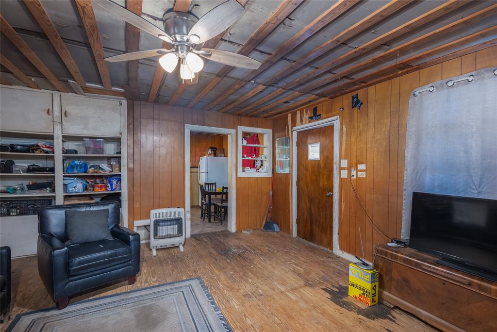 6473 West Highway 199 Springtown, TX 76082 - Photo 8 of 40