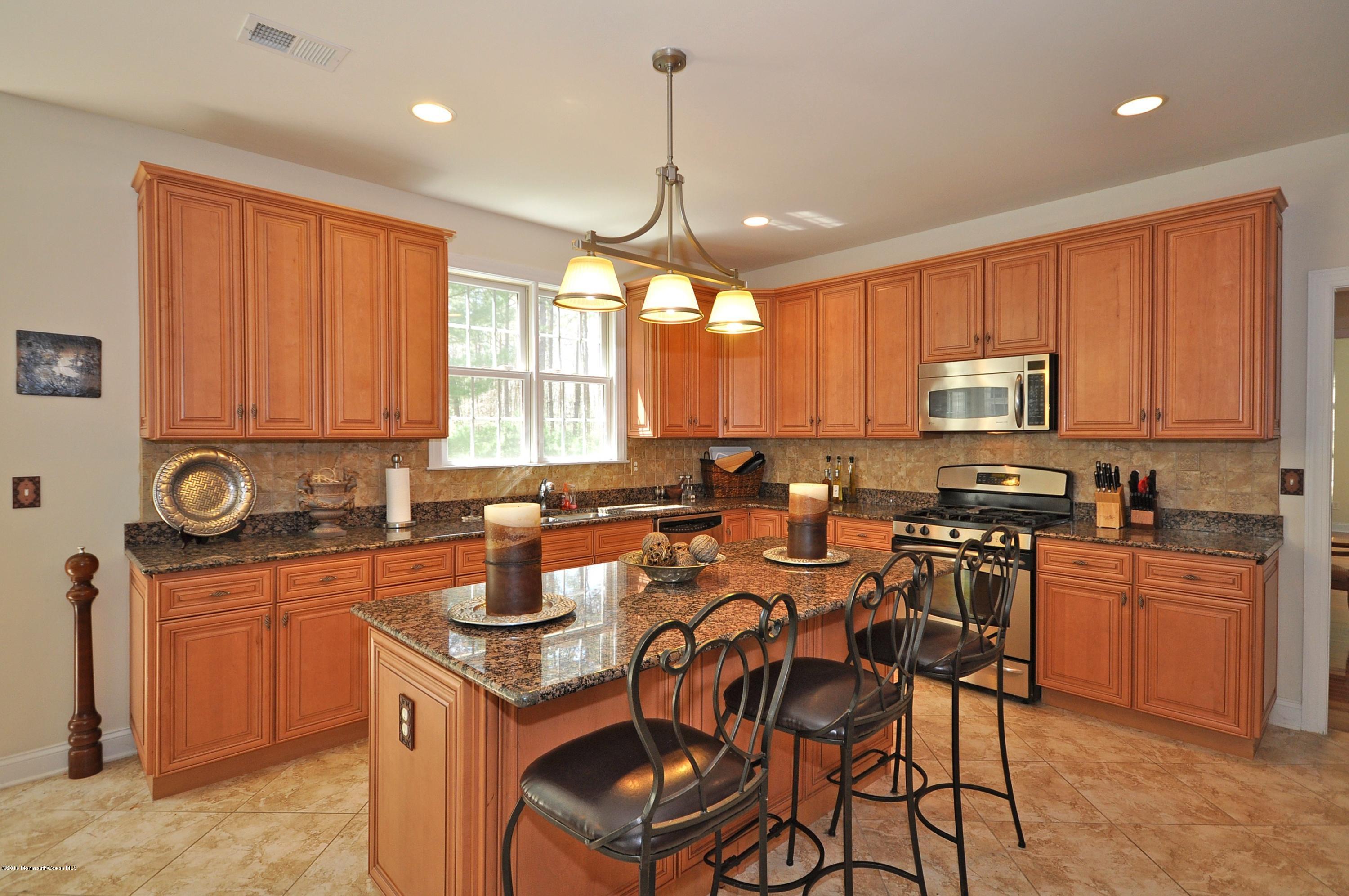 72 Leesville Road Jackson, NJ 08527 - Photo 11 of 28 015_Kitchen