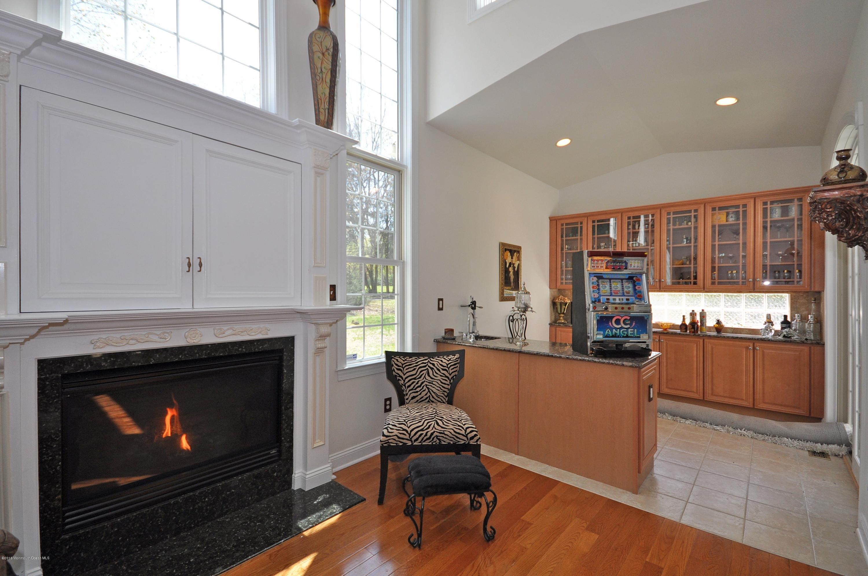 72 Leesville Road Jackson, NJ 08527 - Photo 15 of 28 021_Family Room