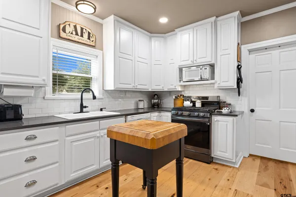 $259,900 | 918 North Montgomery Street, Gilmer, TX 75644