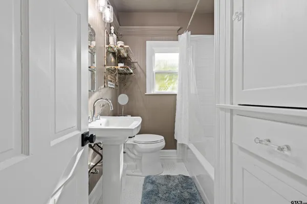 $259,900 | 918 North Montgomery Street, Gilmer, TX 75644