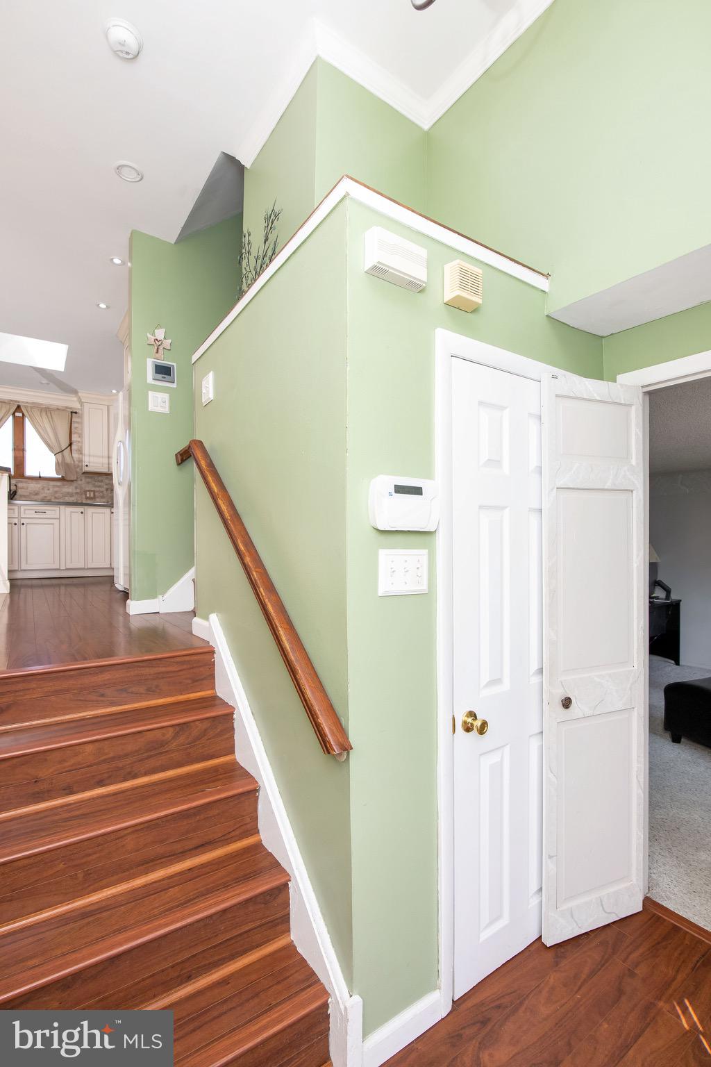 102 Saddle Ridge Road Voorhees, NJ 08043 - Photo 3 of 46 Foyer
