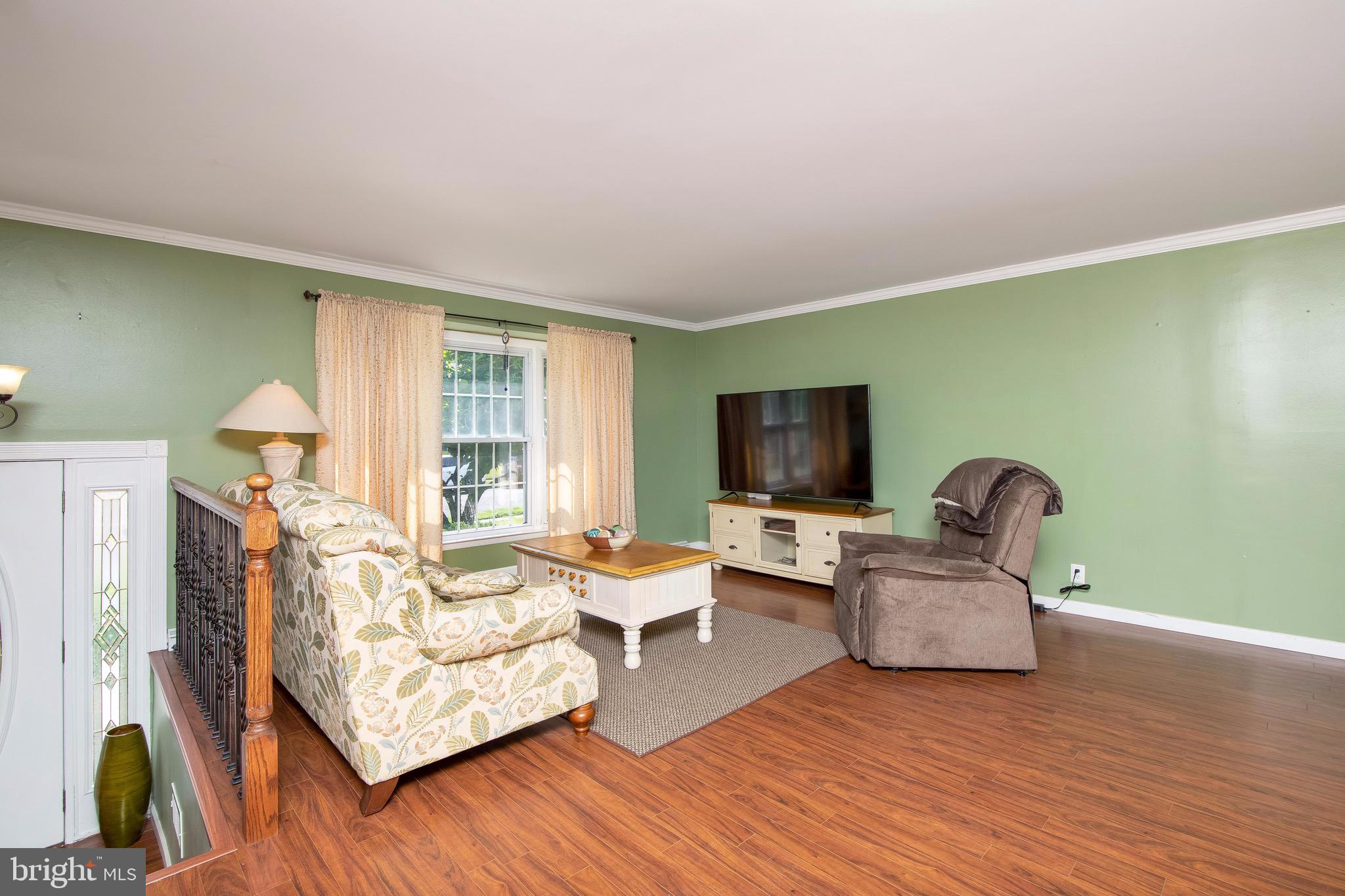 102 Saddle Ridge Road Voorhees, NJ 08043 - Photo 4 of 46 Living Room