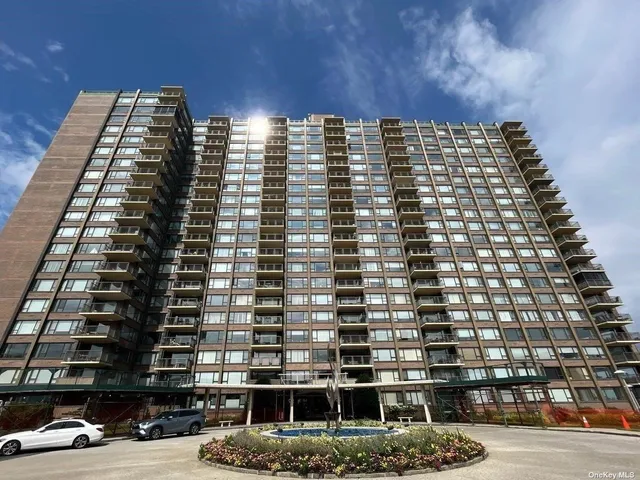 $675,000 | 166-25 Powells Cove Boulevard, Unit 4D | Beechhurst