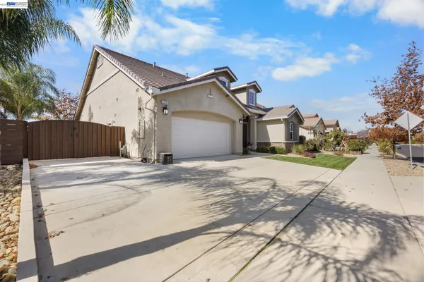 $925,000 | 2233 Demartini Lane, Brentwood, CA 94513