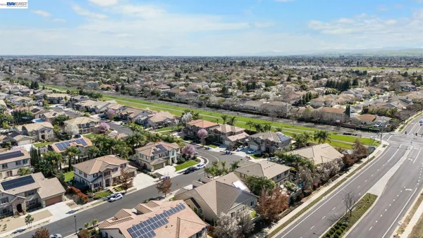 $925,000 | 2233 Demartini Lane, Brentwood, CA 94513