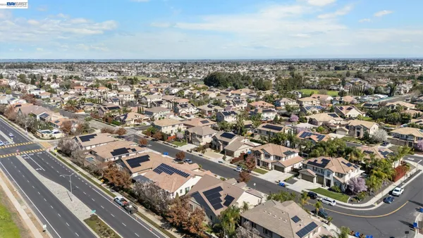 $925,000 | 2233 Demartini Lane, Brentwood, CA 94513
