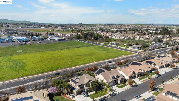 $925,000 | 2233 Demartini Lane, Brentwood, CA 94513