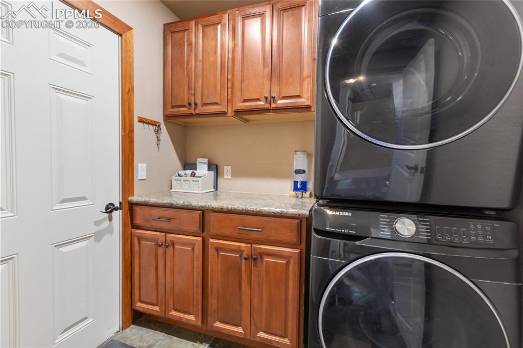 80 Feldspar Road Florissant, CO 80816 - Photo 15 of 31 Main level mudroom/laundry room combo