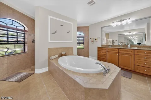 $599,900 | 154 Southeast 21st Terrace, Cape Coral, FL 33990