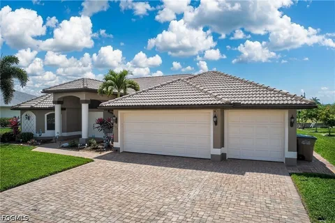 $599,900 | 154 Southeast 21st Terrace, Cape Coral, FL 33990