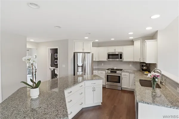$575,000 | 2386 Burbank Drive, Hamburg, NY 14085