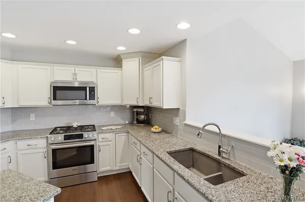 $575,000 | 2386 Burbank Drive, Hamburg, NY 14085