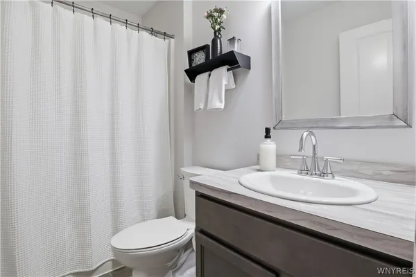 $575,000 | 2386 Burbank Drive, Hamburg, NY 14085