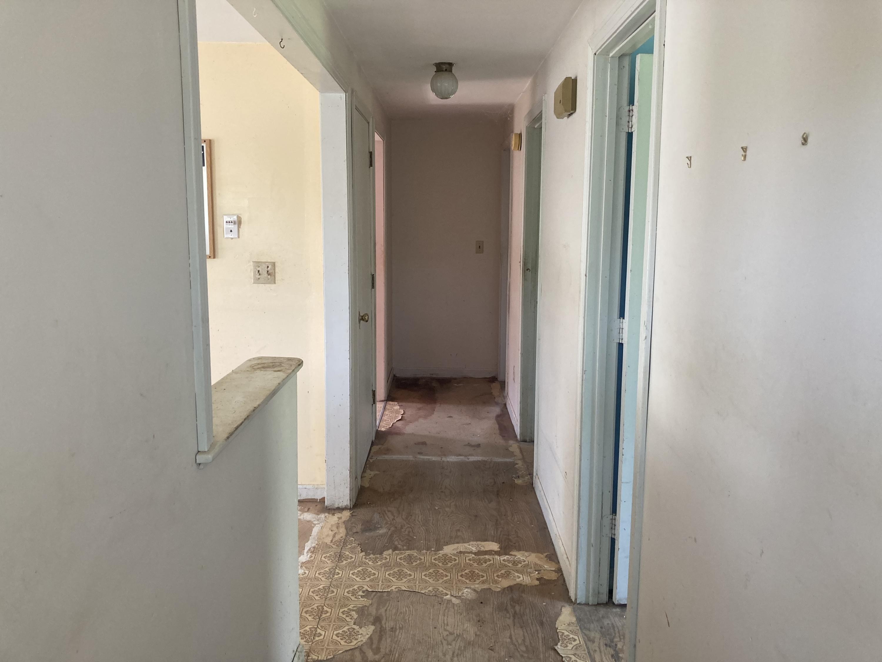 33 Highland Cliff Road Windham, ME 04062 - Photo 11 of 19 Hallway from side door