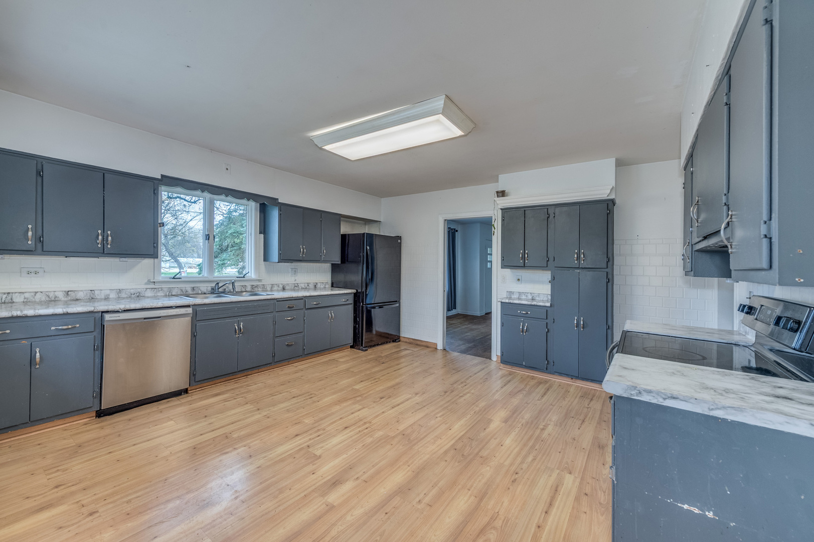 27W240 Bauer Road Naperville, IL 60563 - Photo 8 of 19 Gallery Image 8