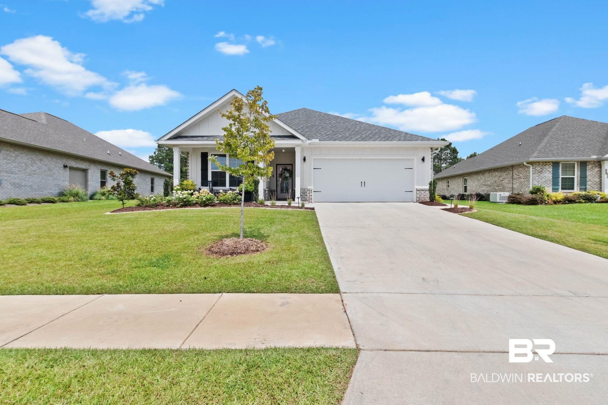 9815 Lakeview Drive Foley, AL 36535 - Photo 3 of 100 View of front of home with a front lawn, central air condition unit, and a garage