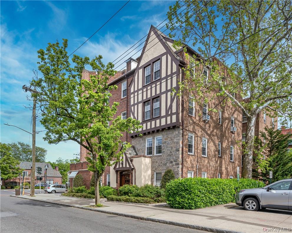 1 Cedar Street, Unit 2A Bronxville, NY 10708 - Photo 2 of 28 Cedar Street Condominium in the heart of Bronxville Village only steps away from the Bronxville Metro North Train and the Bronxville School campus