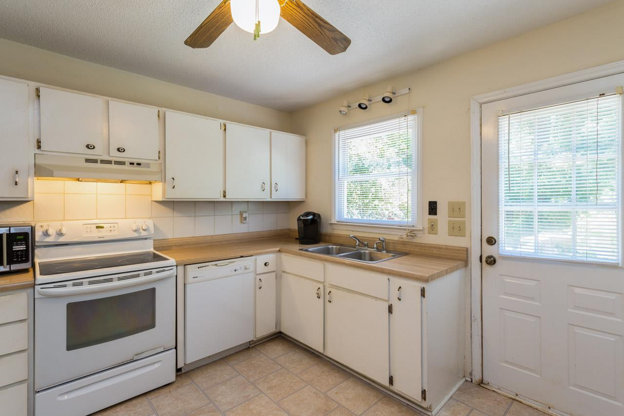 7834 Country Knoll Road Bahama, NC 27503 - Photo 10 of 25 kitchen