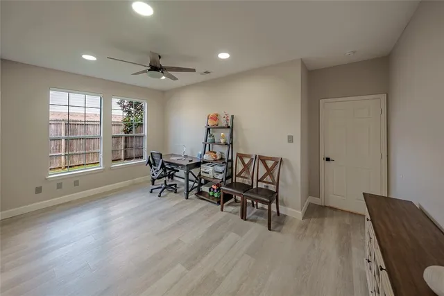 a view of a livingroom with furniture and a ceiling fan