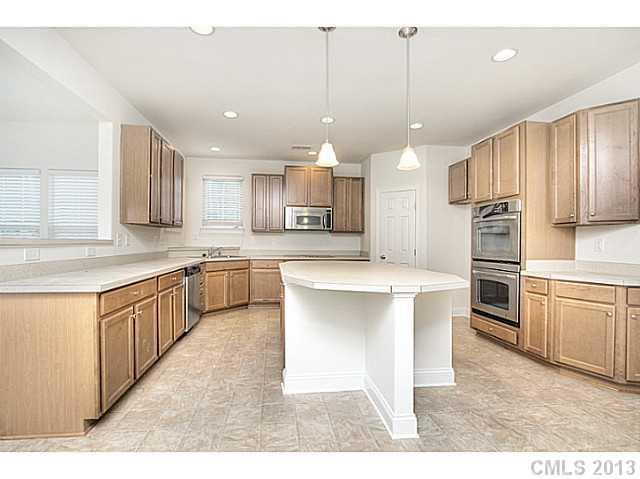 7803 Wiltshire Ridge Road Charlotte, NC 28269 - Photo 7 of 16 Gallery Image 7