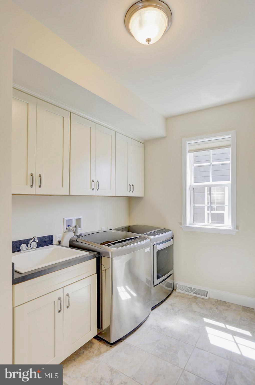 530 Madison Road Mechanicsburg, PA 17050 - Photo 14 of 37 Convenient first floor laundry