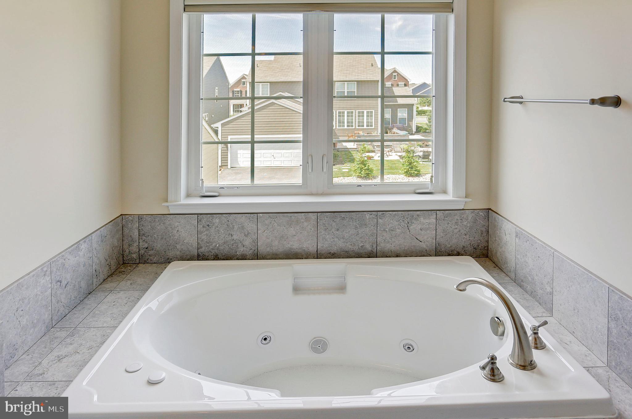 530 Madison Road Mechanicsburg, PA 17050 - Photo 20 of 37 Owners jacuzzi tub