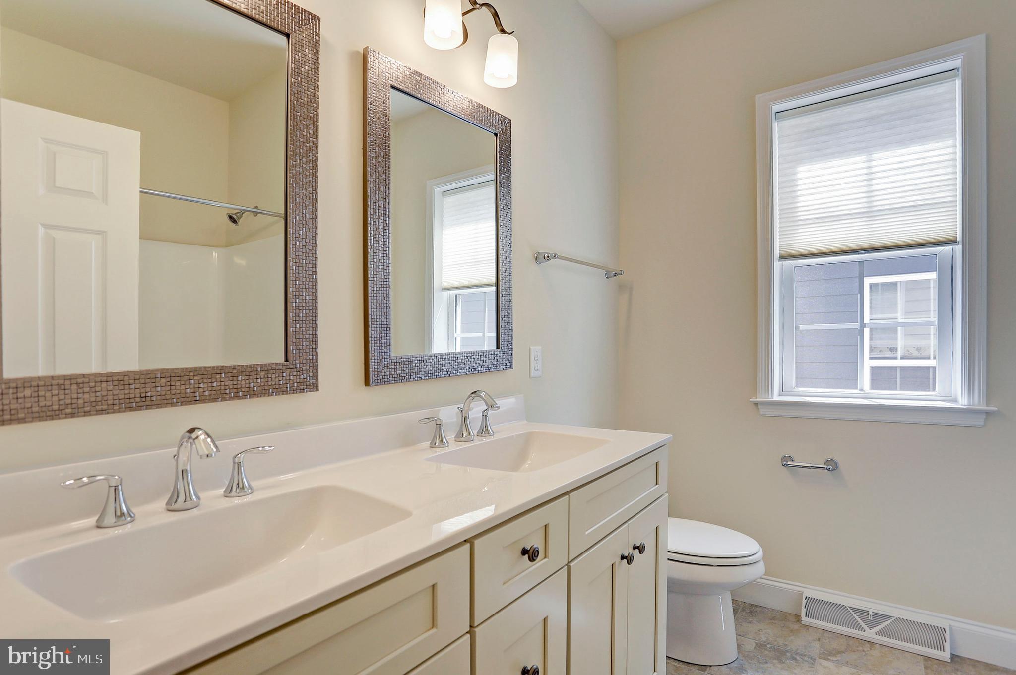 530 Madison Road Mechanicsburg, PA 17050 - Photo 24 of 37 Pristine full bath