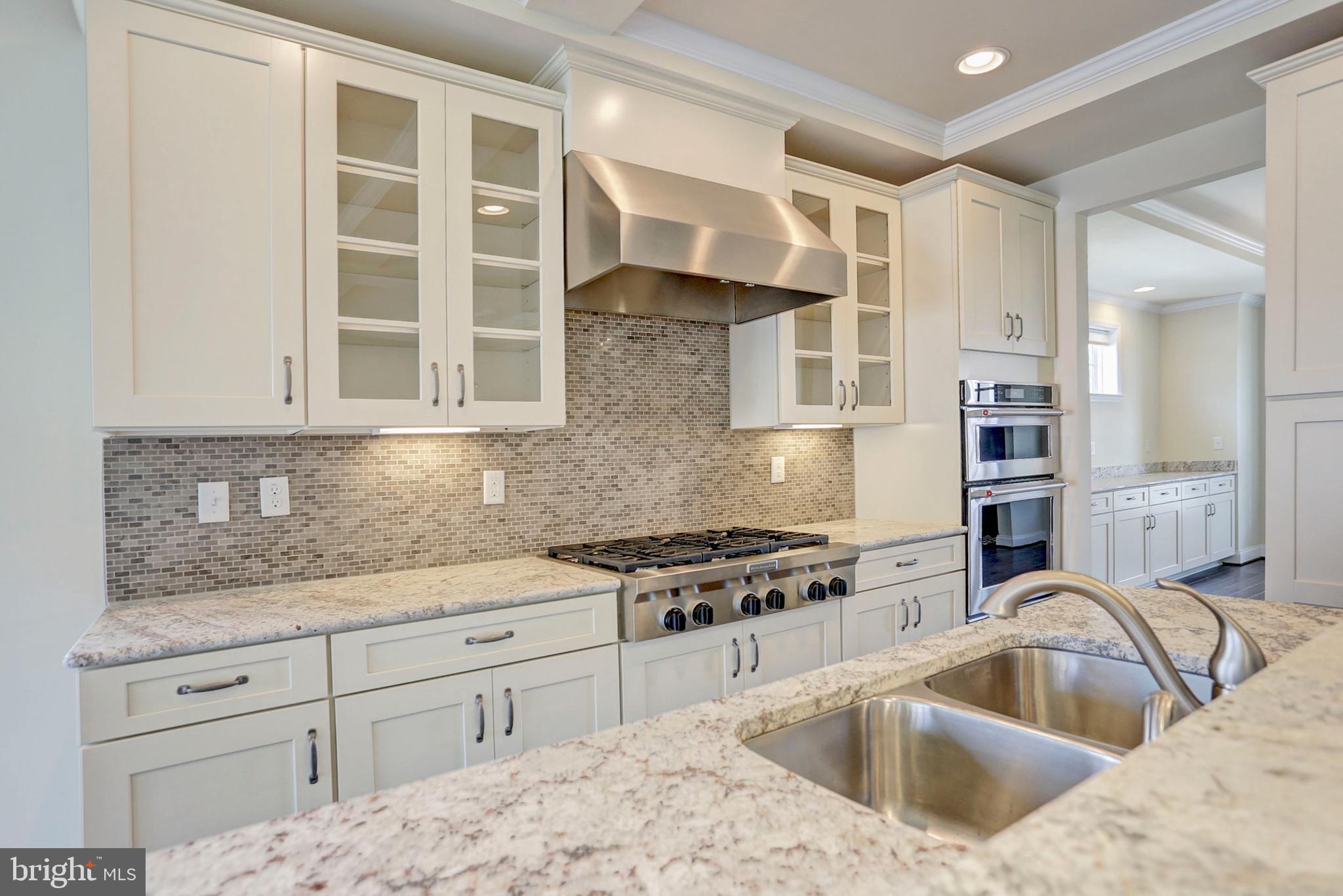 530 Madison Road Mechanicsburg, PA 17050 - Photo 8 of 37 White kitchen w/ stylish tile backsplash