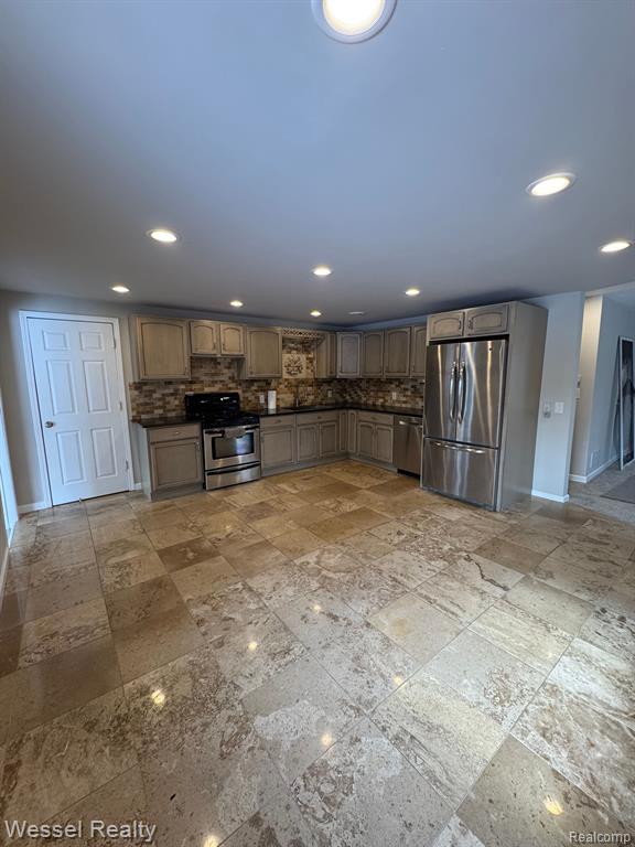7460 22 Mile Road Utica, MI 48317 - Photo 5 of 12