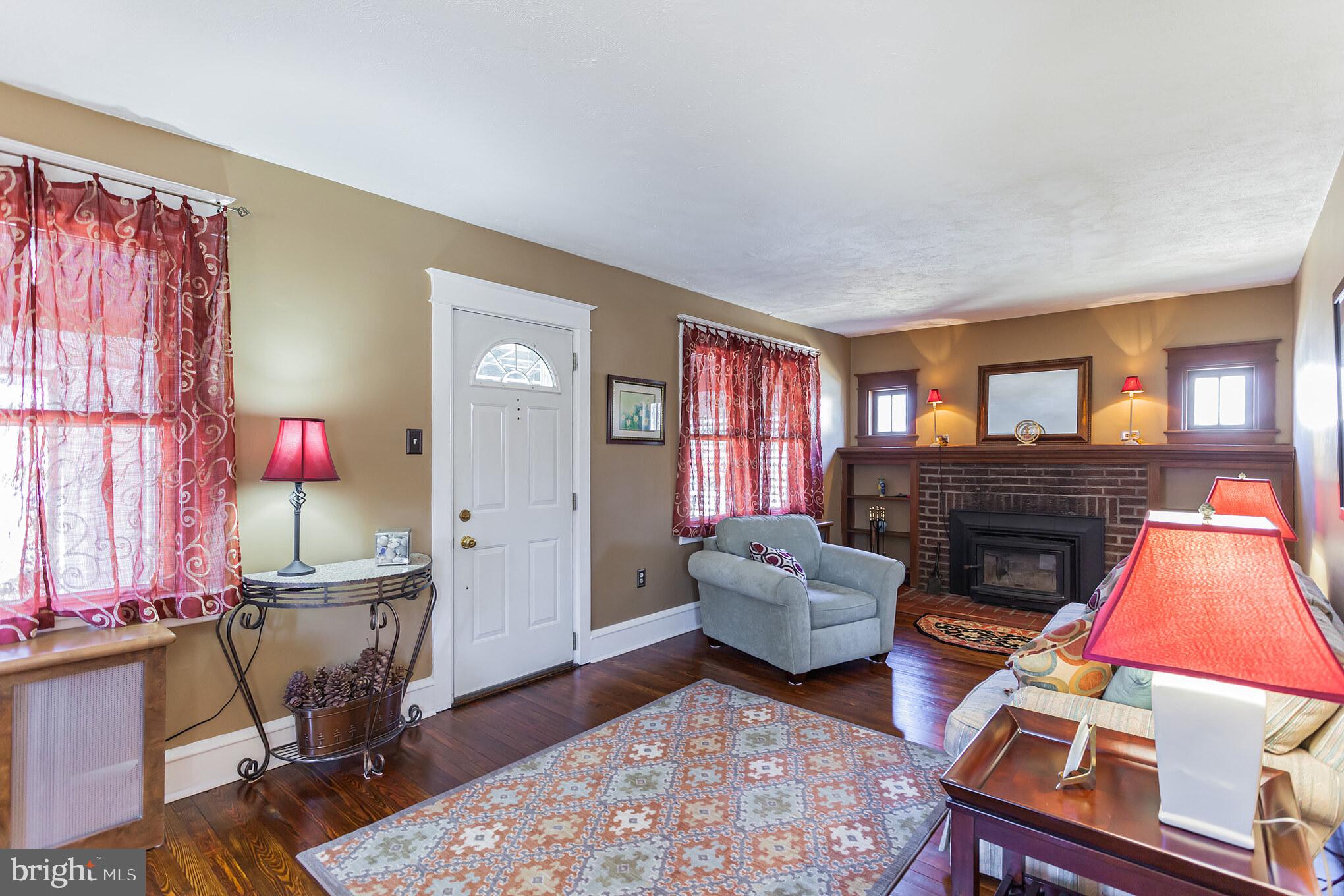 600 East Ridley Avenue Ridley Park, PA 19078 - Photo 4 of 28 Living Room