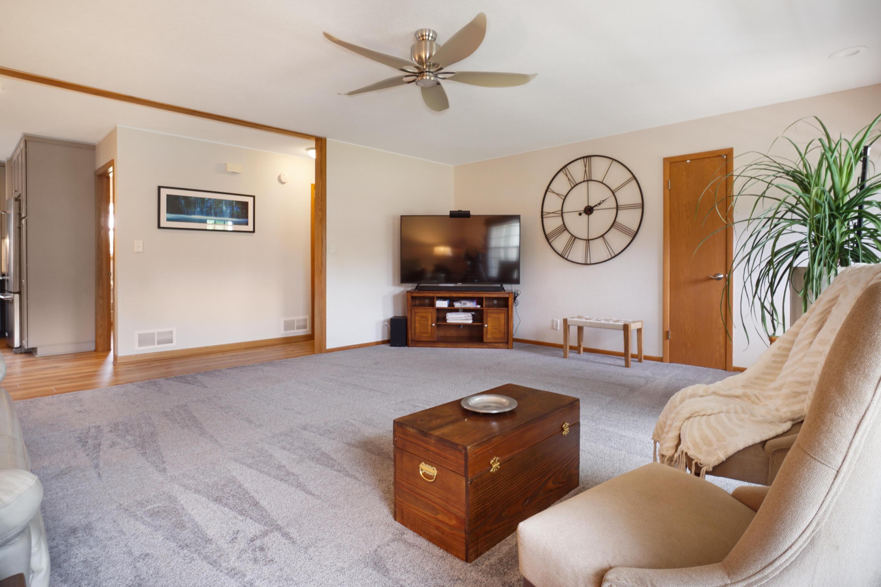 1674 Maple Dale Road Trenton, WI 53090 - Photo 4 of 39 Living Room