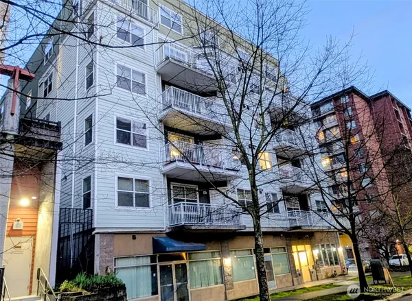 $619,000 | 4722 12th Avenue Northeast, Unit 401, Seattle, WA 98105