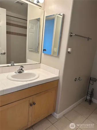 $619,000 | 4722 12th Avenue Northeast, Unit 401, Seattle, WA 98105