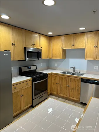 $619,000 | 4722 12th Avenue Northeast, Unit 401, Seattle, WA 98105